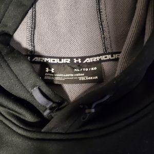 Sleeveless lightweight hoodi